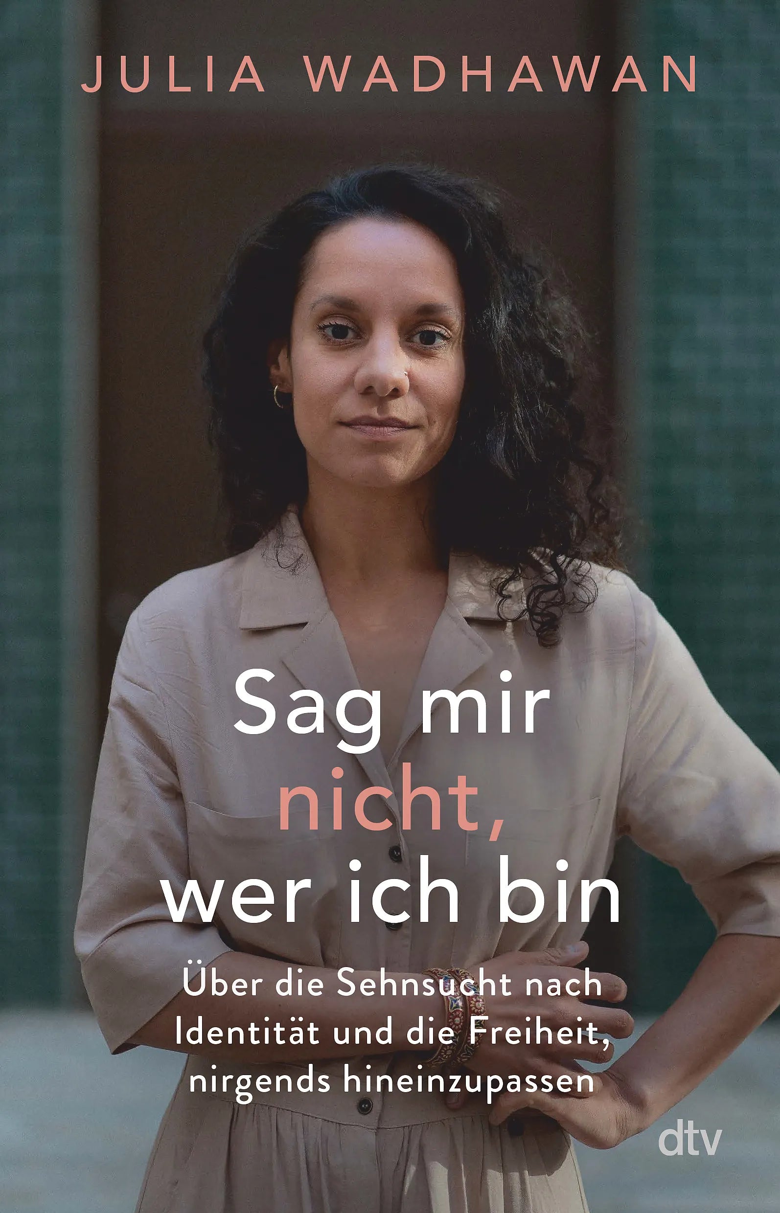 Buchcover von 'Sag mir nicht, wer ich bin' - Paperback von Julia Wadhawan