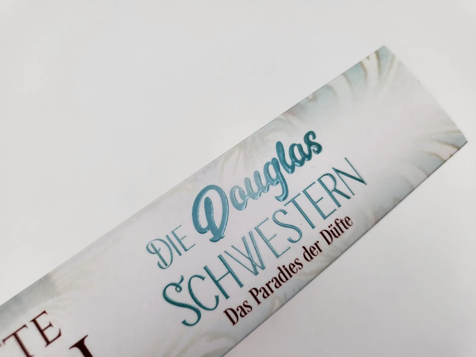 Abbildung von 'Die Douglas-Schwestern – Das Paradies der Düfte'