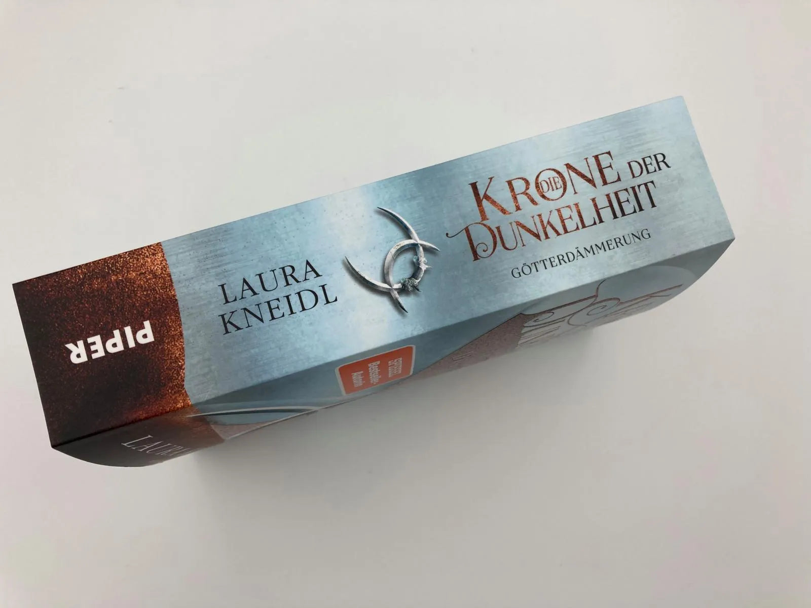 Abbildung von 'Die Krone der Dunkelheit'