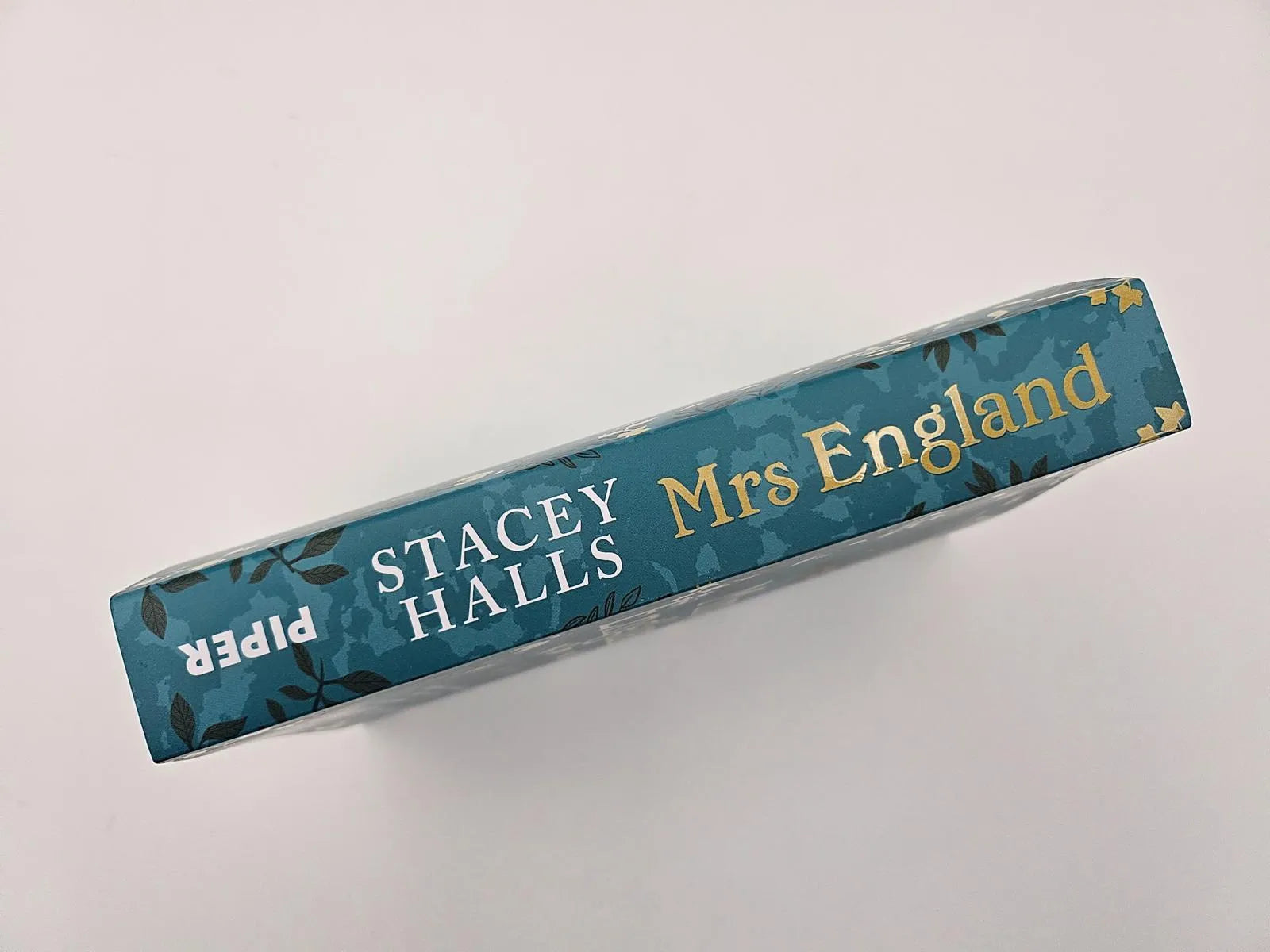Abbildung von 'Mrs England'