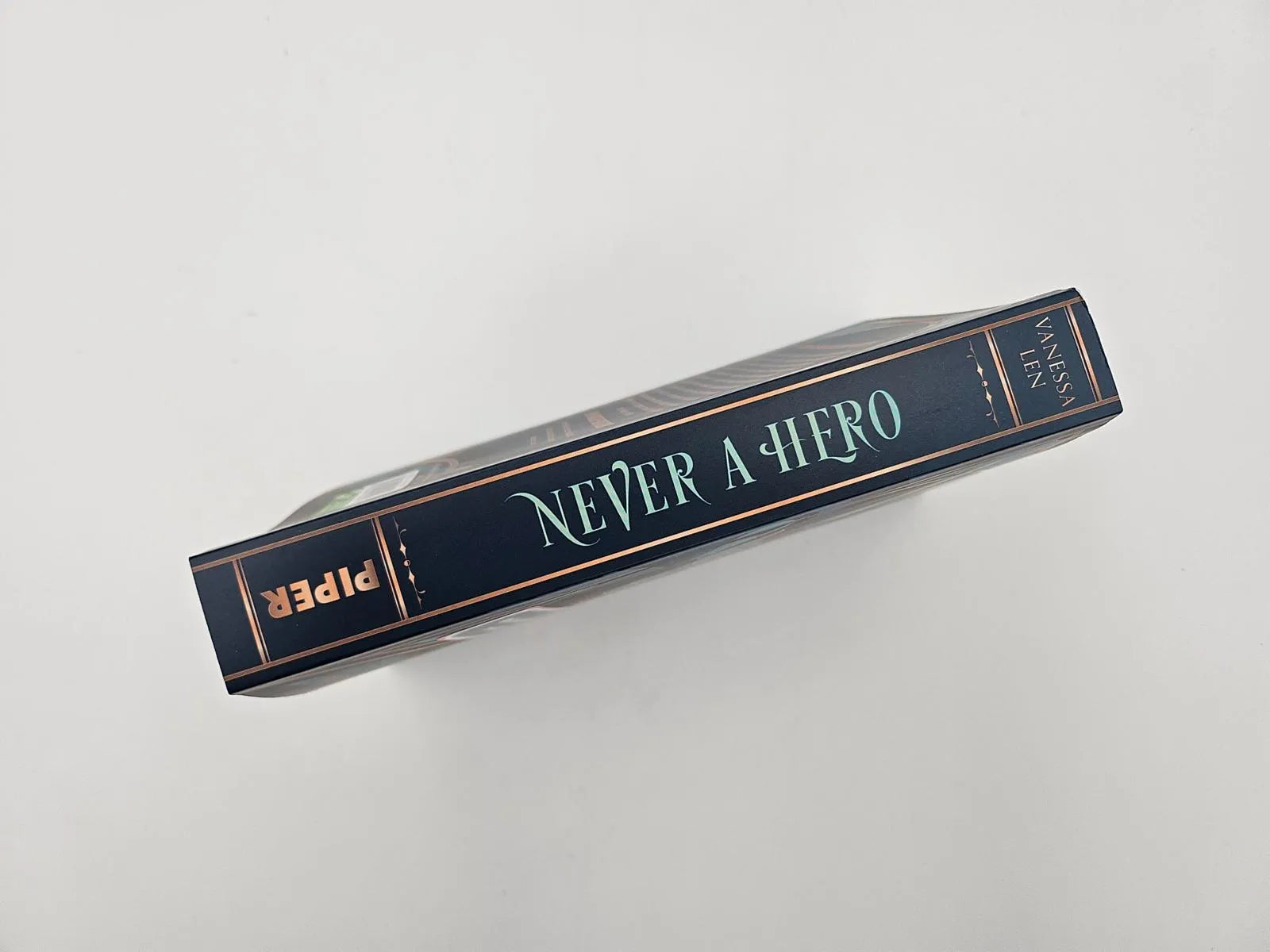 Abbildung von 'Never a Hero'