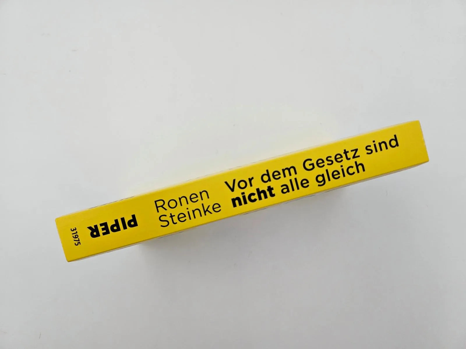 Abbildung von 'Vor dem Gesetz sind nicht alle gleich'