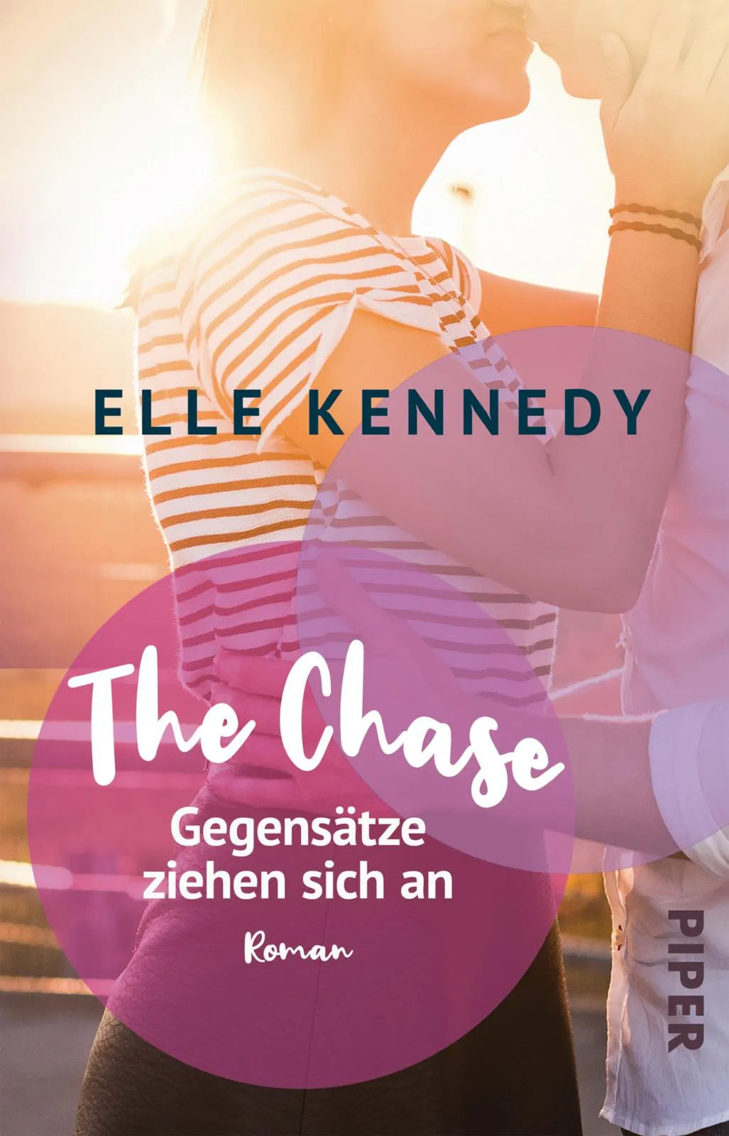 Buchcover von 'The Chase – Gegensätze ziehen sich an' - Taschenbuch von Elle Kennedy
