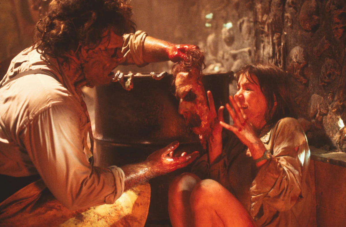 Filmszene 3 aus The Texas Chainsaw Massacre 2 - Artwork Keindorf / Gabz – 4K UHD Blu-ray. Regie: Tobe Hooper