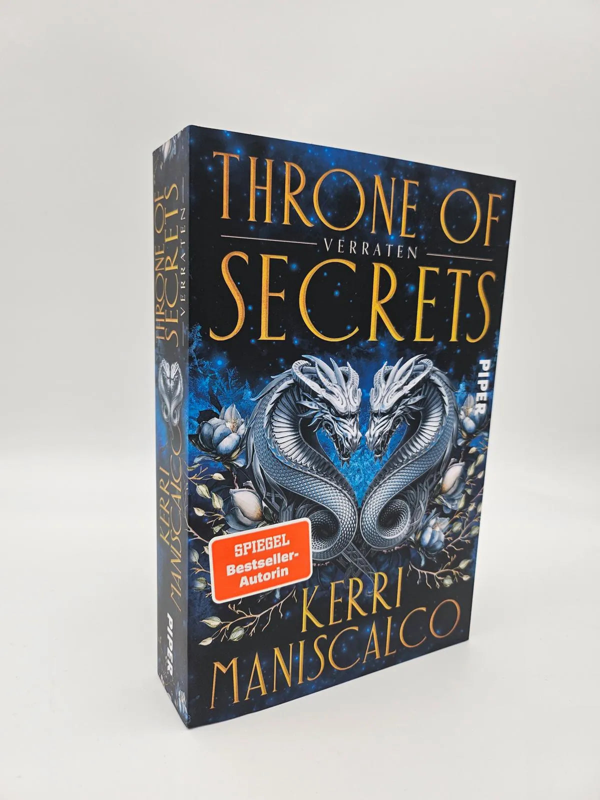 Detailansicht: Throne of Secrets – Verraten (Paperback)