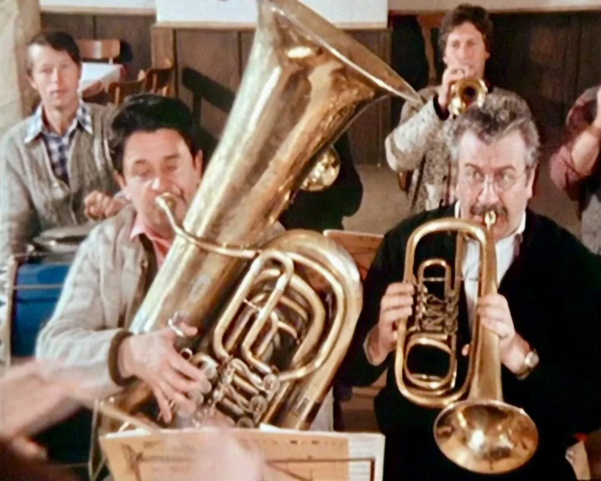 Filmszene 2 aus Und die Tuba bläst der Huber, Staffel 2 – DVD