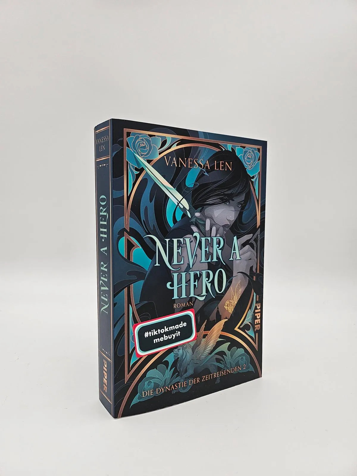 Produktansicht: Never a Hero (Paperback)