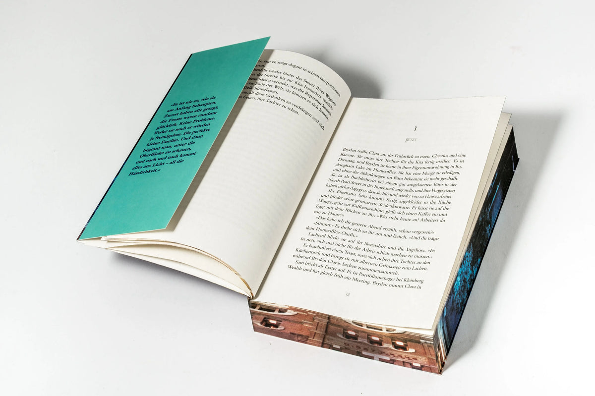 Detailansicht: Was sie nicht weiß (Paperback)